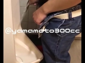 Gay Japanese piss scene in a bathroom