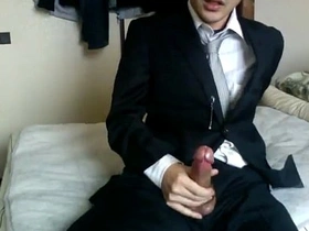 This is an amateur solo boy’s pleasure experience in a hotel room.