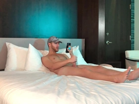 Big solo gay porn with a happy ending of the guy cumming
