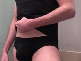 Gay amateur shows off in the shower